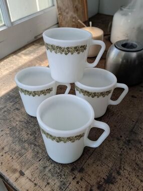 Vtg set of 5 Pyrex corning corelle spring blossom green crazy daisy white mugs